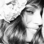 Ana de Armas Instagram - Adiós Mallorca, gracias por todo el amor y la hospitalidad. I had the best time with my @onlynaturaldiamonds fam and our amazing crew! Thank you @jilly314 , Troy, Jordi and my girls, you are my dream team. ♥️🌸