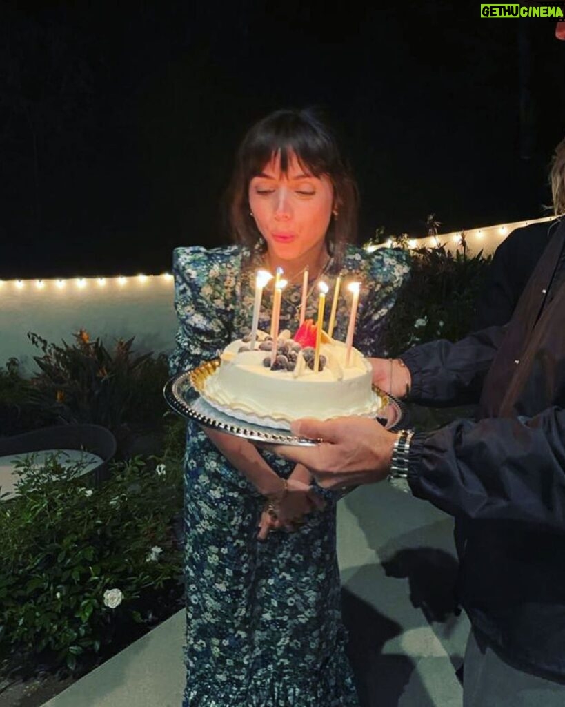 Ana de Armas Instagram - I’m so grateful I got to celebrate my birthday with my loved ones. Thank you for the gifts, letters, flowers, cakes, and all the love! Cheers to an incredible year ahead! 🌸♥️🎉