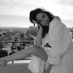 Ana de Armas Instagram - ✨ #goldenglobes2020 ... when @gregwilliamsphotography came to my hotel suite before the ceremony, and my amazing glam team was working their magic! #goodtimes @knivesout