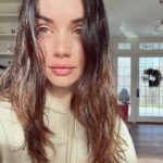 Ana de Armas Instagram - Cheers to a wonderful 2023! 🎉✨💖