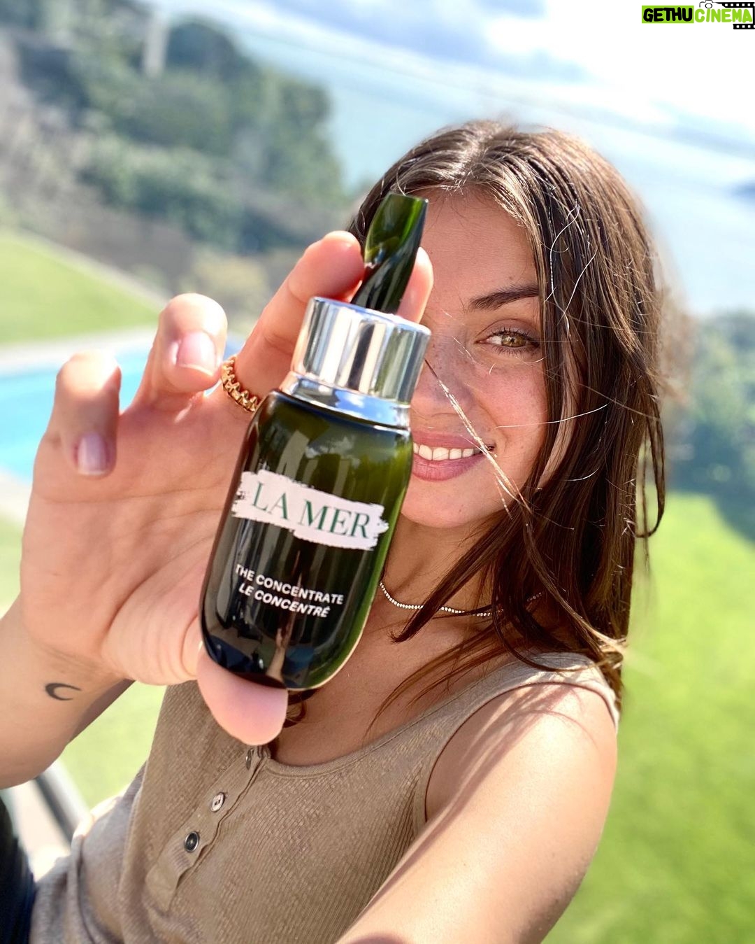 Ana de Armas Instagram - #ad I was introduced to La Mer many years ago by my longtime friend and makeup artist. Now, I am so excited to partner with @LaMer to launch The NEW Concentrate on September 1st! @LaMer #TheConcentrate #LoveLaMer ☀️💚 Hace años, una querida amiga y maquillista me presentó los productos de La Mer. ¡Ahora estoy muy emocionada de formar parte del lanzamiento de The New Concentrate junto a @LaMer que se lanzará el 1ro de Septiembre! @LaMer #TheConcentrate #LoveLaMer