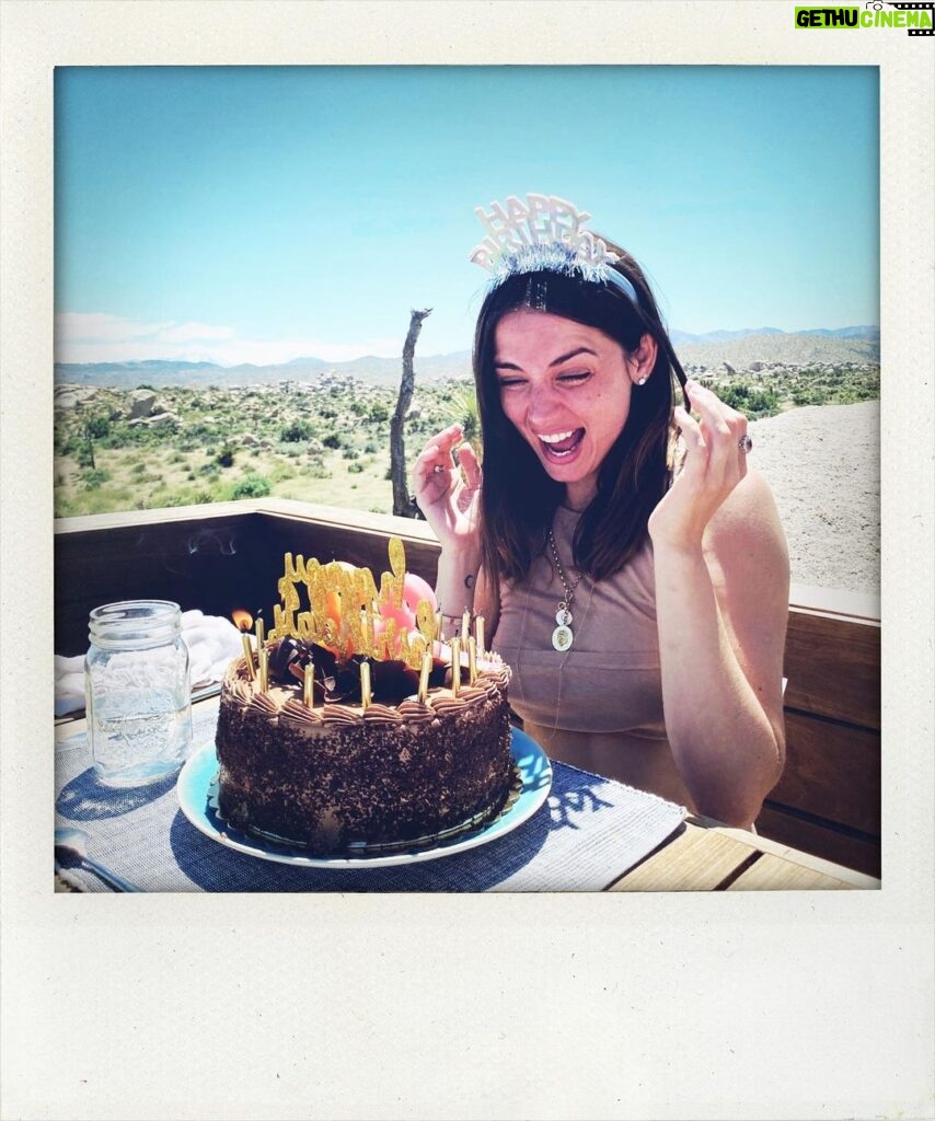 Ana de Armas Instagram - Thank you all so much for the birthday wishes and love! Cheers to another great year. 🎉🌈💕🙏🏻🌸🌹✨🎈 Gracias a todos por los mensajes de cumpleaños y el amor. Un brindis por otro año maravilloso.