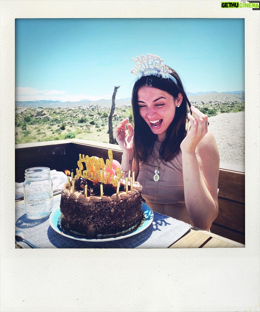 Ana de Armas Instagram - Thank you all so much for the birthday wishes and love! Cheers to another great year. ๐๐๐๐๐ป๐ธ๐นโจ๐ Gracias a todos por los mensajes de cumpleaรฑos y el amor. Un brindis por otro aรฑo maravilloso.