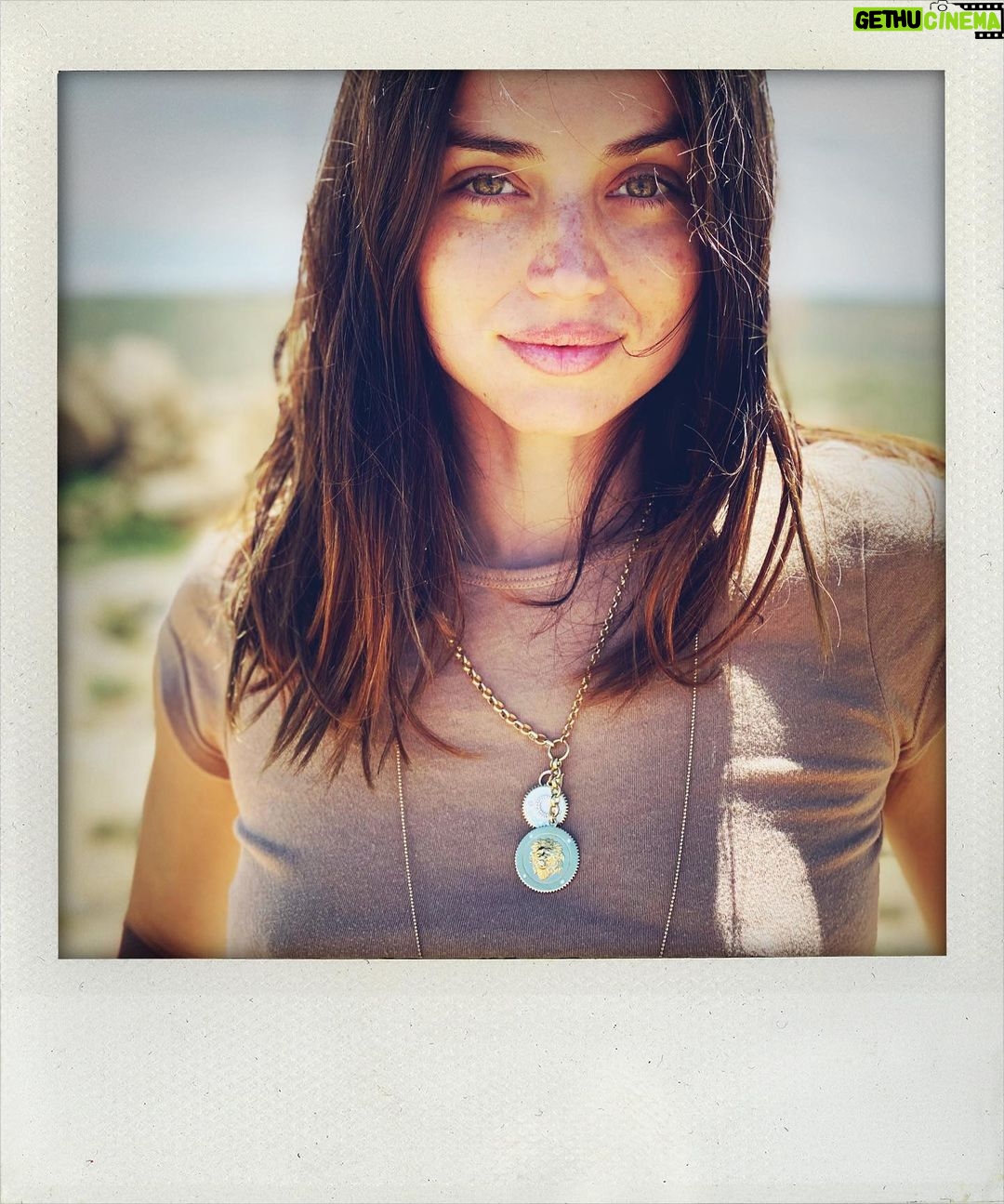 Ana de Armas Instagram - Thank you all so much for the birthday wishes and love! Cheers to another great year. ๐๐๐๐๐ป๐ธ๐นโจ๐ Gracias a todos por los mensajes de cumpleaรฑos y el amor. Un brindis por otro aรฑo maravilloso.