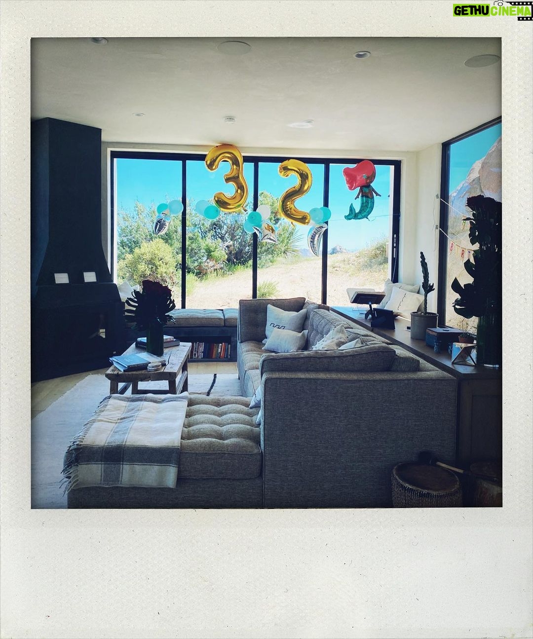 Ana de Armas Instagram - Thank you all so much for the birthday wishes and love! Cheers to another great year. ๐๐๐๐๐ป๐ธ๐นโจ๐ Gracias a todos por los mensajes de cumpleaรฑos y el amor. Un brindis por otro aรฑo maravilloso.