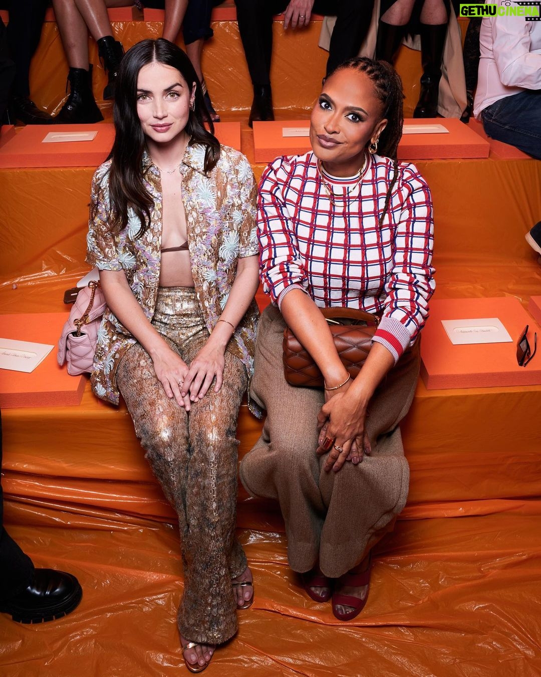 Ana de Armas Instagram - @nicolasghesquiere I am so impressed by you. Congratulations again on this beautiful collection and show. Thank you and the entire @louisvuitton team for the most wonderful time, as always! 🧡💫 @magpiejd @joeycantu
