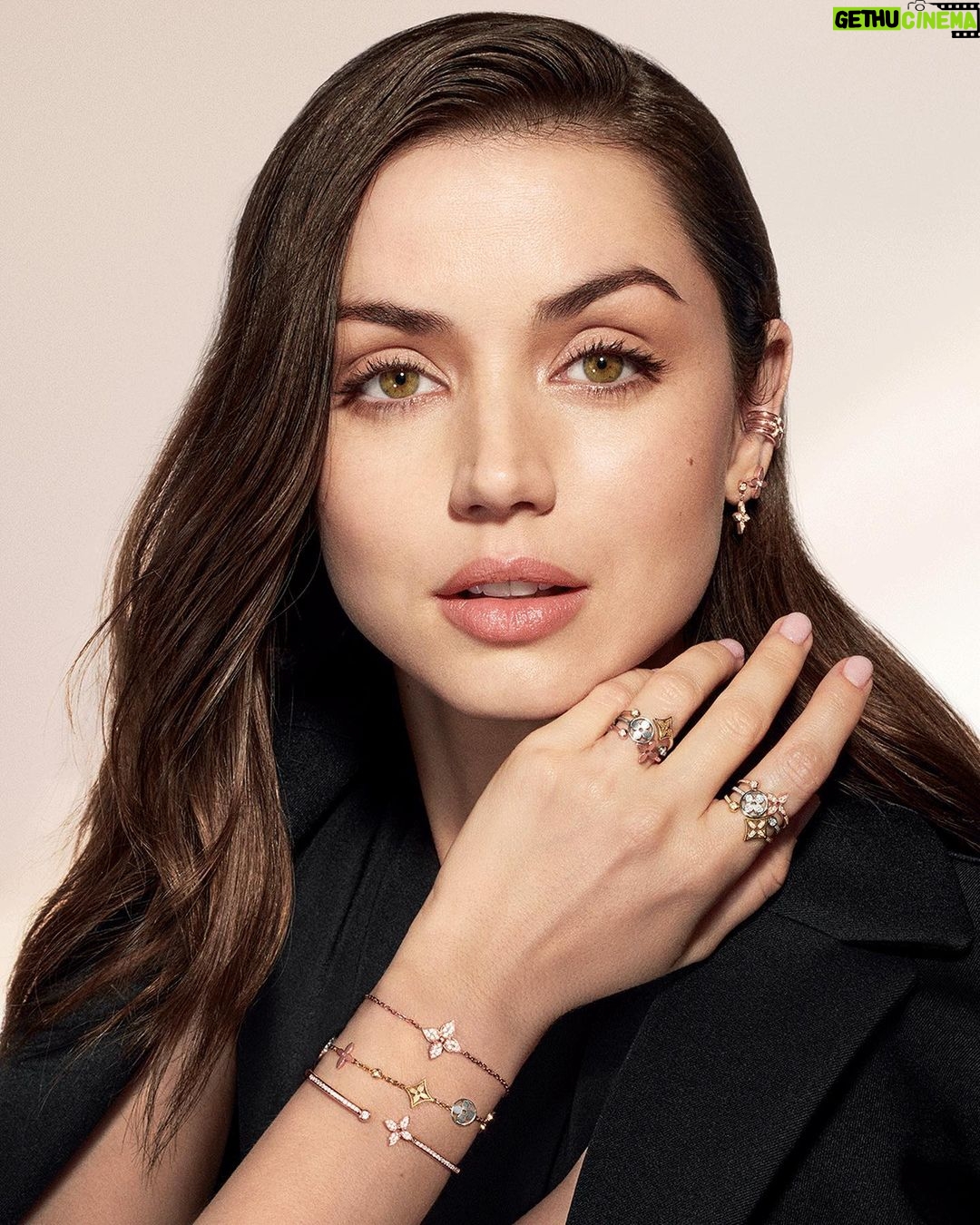 Ana de Armas - 2.4 Million Likes - 🌸 @francescaamfitheatrof ‘s #Blossom collection x @louisvuitton 🌸