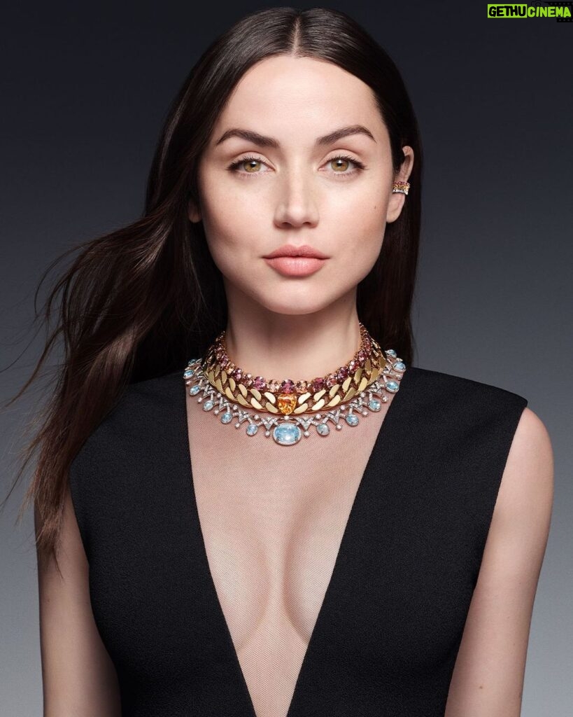 Ana de Armas Instagram - I am so excited to share my first campaign with @louisvuitton - Deep Time, the High Jewelry collection designed by the talented @francescaamfitheatrof is breathtaking. I love every piece! #LouisVuitton #LVHighJewelry #FrancescaAmfitheatrof