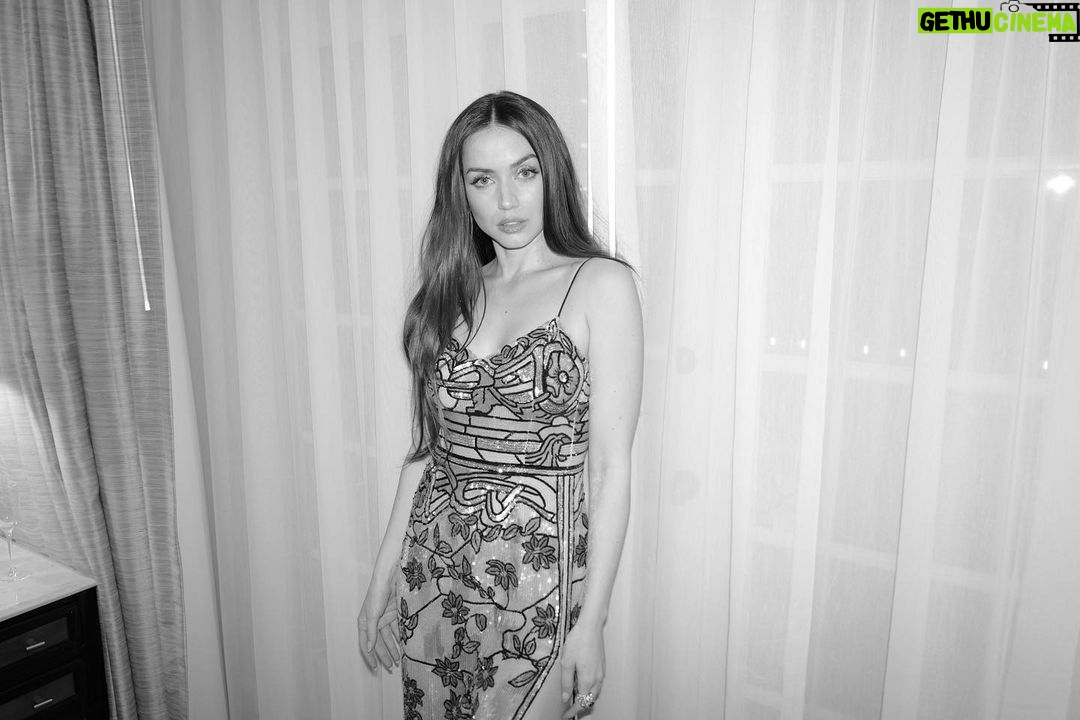 Ana de Armas - 1.7 Million Likes - 🖤✨