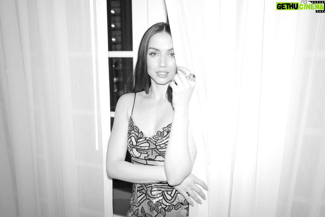 Ana de Armas - 1.7 Million Likes - 🖤✨