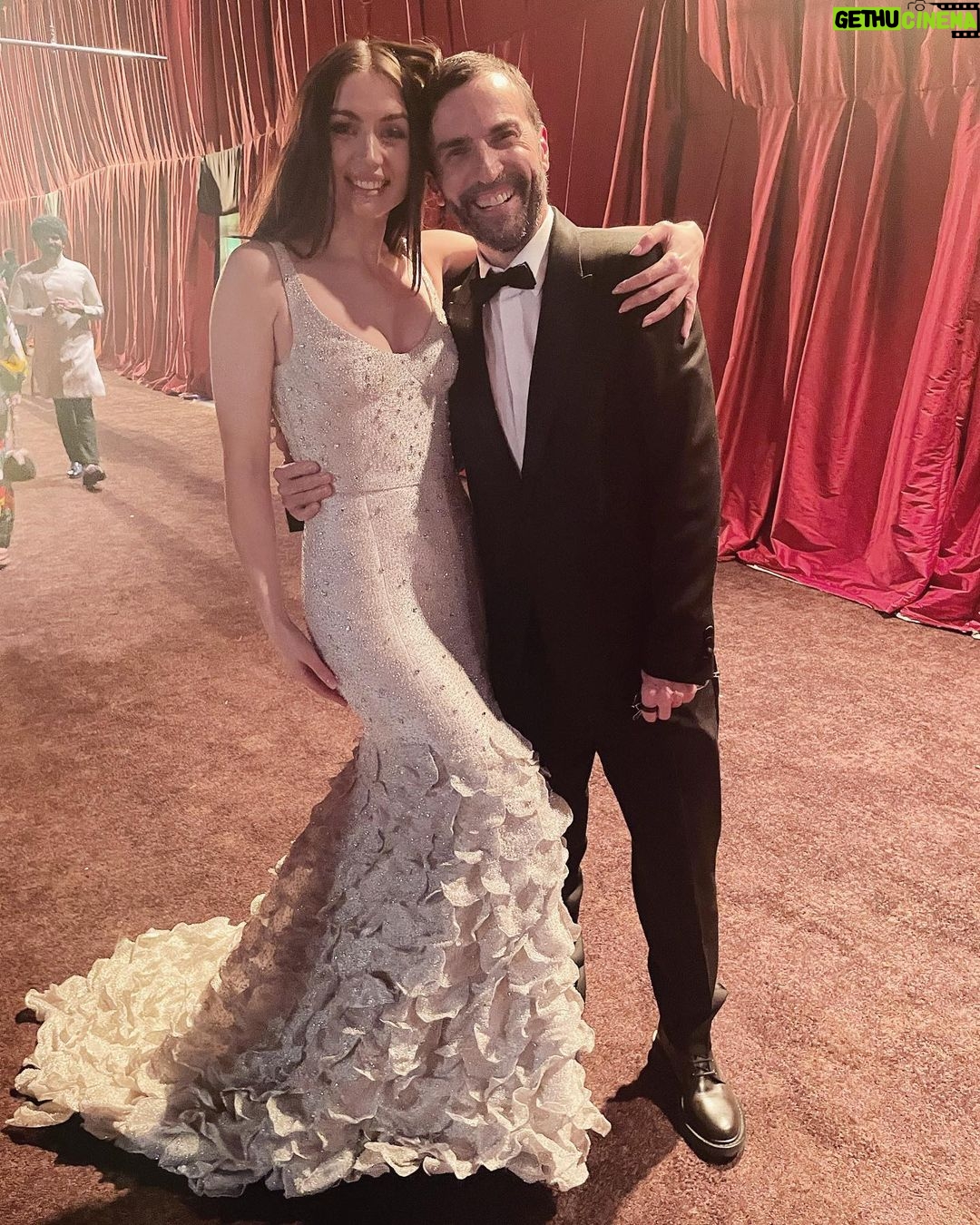 Ana de Armas Instagram - To the team of unicorns that helped me dance my way onto my first Oscars carpet ✨💖 THANK YOU!
