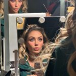 Anahí Instagram - Backstage. 💖 💄 #tb