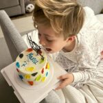 Anahí Instagram - Feliz cumpleaños Manu! 🥳 7 años Mi bebé grande. 🥹Detengan el tiempo porfavor ! Mi niño hermoso , mi gran maestro de vida. Eres lo más bonito de este mundo y llenas de amor a todos con ese corazón hermoso que tienes. Te amo mi bebé por siempre . ❤️