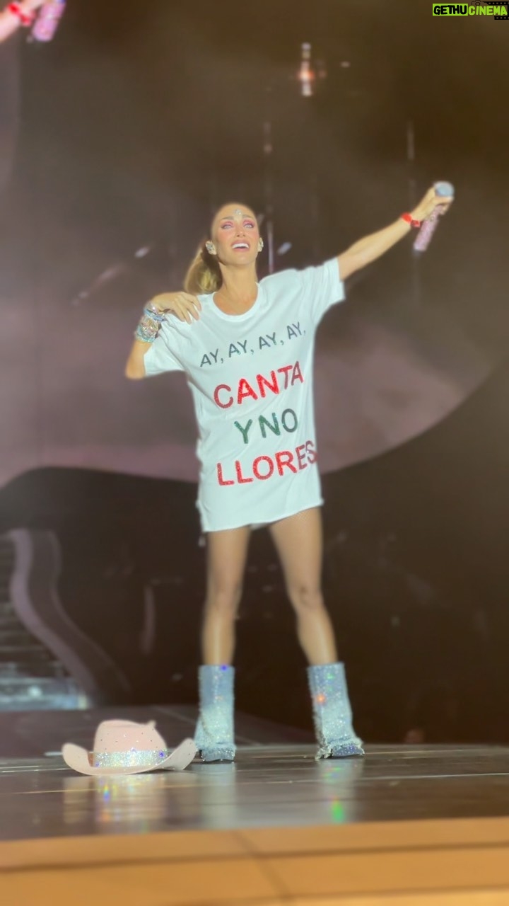 Anahí Instagram - ¡Los mexicanos llevaremos esta canción tatuada para siempre en nuestro corazón! 💚🤍❤️ Viva México!!!!!