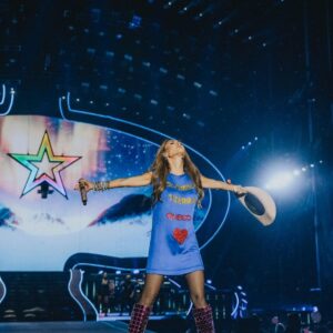 Anahí Instagram - Gracias colombia! Que hermoso fue volver … Te quedas en nuestro corazón por siempre. 🙏❤️ Familia RBD.