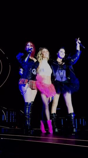 Anahí Instagram - ¡Amo compartir este momento con ustedes! 😍 @dulcemaria  @maiteperroni ¡Las amoooooo! ♾️💕