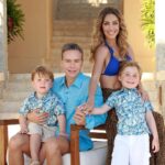 Anahí Instagram - Amor de mi vida, ya es tu cumpleaños !!! Y lo único que le pido a la vida es que nos de salud y tiempo para poder estar con nuestros bebés y seguir siendo el mejor equipo juntos !! Eres el mejor papá del mundo. El mejor hijo , hermano , amigo incondicional. Simplemente eres un ser único lleno de amor absoluto para todos los que te rodean. Siempre pensando en todos y siendo el ser más leal que he conocido en mi vida. Eres EL MEJOR. Mi esposo , mi novio eterno. FELIZ CUMPLEAÑOS! ❤️🥳 @velascom_