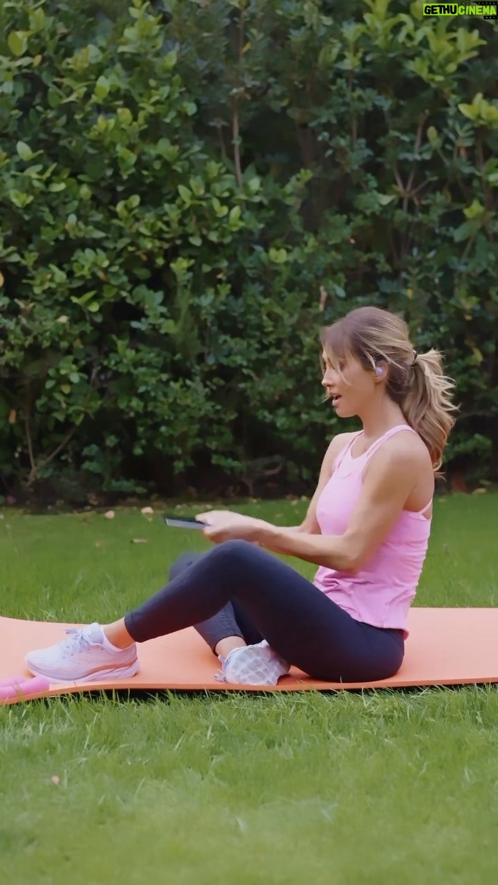 Anahí Instagram - Domingo de Yoga y ejercicio 🧘♀️💕 @samsungmexico #TeamGalaxy #GalaxyWatch5 #GalaxyBuds2 Pro