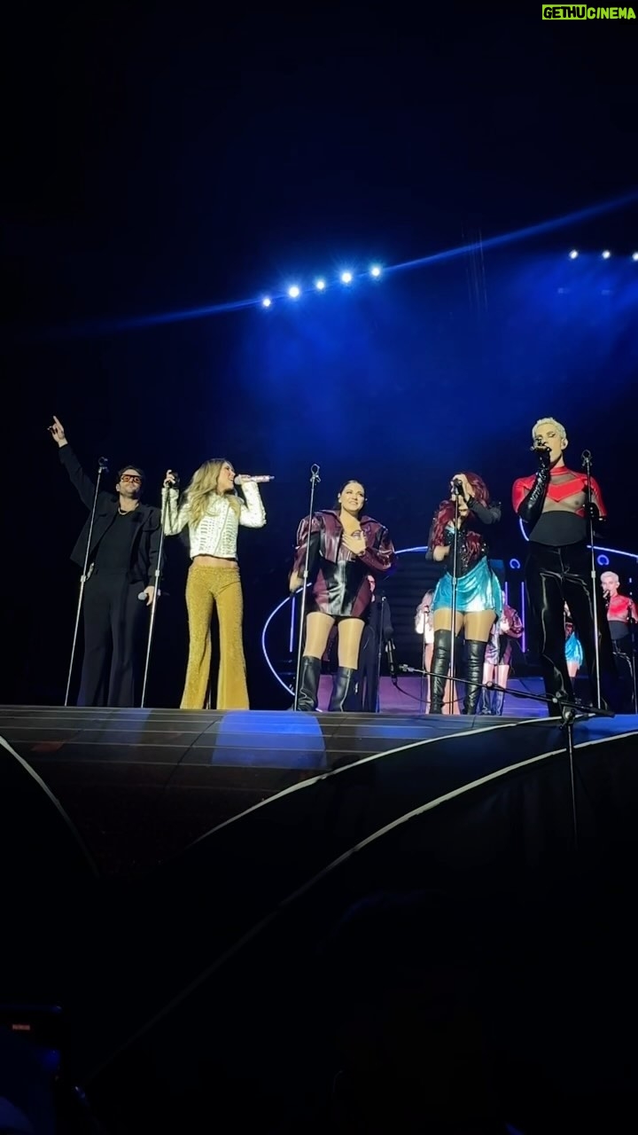 Anahí Instagram - Adiós. 🥹🩷 Nuestra última noche @forosoloficial !!!!