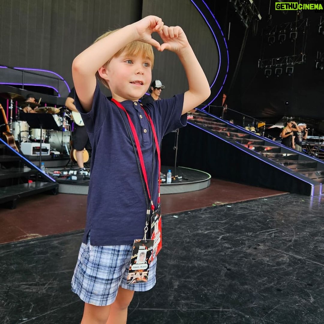 Anahí Instagram - Feliz cumpleaños Manu! 🥳 7 años Mi bebé grande. 🥹Detengan el tiempo porfavor ! Mi niño hermoso , mi gran maestro de vida. Eres lo más bonito de este mundo y llenas de amor a todos con ese corazón hermoso que tienes. Te amo mi bebé por siempre . ❤️
