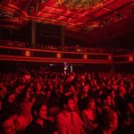 Anas Hassouna Instagram - Lundi dernier avait lieu le meilleur spectacle de ma vie avec les amis @oussaoui et @profil_interessant Merci à tous ceux qui remplissent nos salles, c’est grâce à vous qu’on vit la magie chaque soir. Merci à @groupeentourage et particulièrement @elodielefebvre05 L’aventure continue ❤️ dates de spectacle dans ma bio @yass.bdx à la 📸