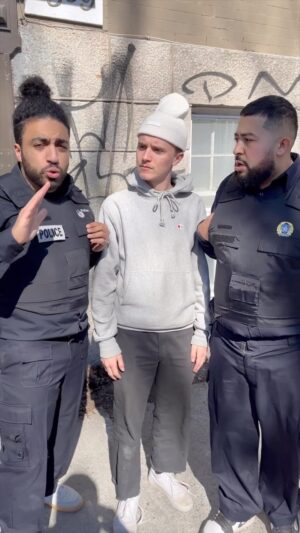 Anas Hassouna Instagram - Rendre la police plus humaine avec @profil_interessant et @dombabin #quebec #police #fyp #humour