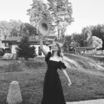 Anastasia Krylova Instagram - быть в гармонии с собой… сложно … не всегда получается… но я стараюсь🤍 маленькая сказка, которая помогает найти равновесие @glint_wood спасибо за теплый прием 🖤 #анастасиякрылова #тверь платье @charuel_official