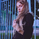 Anastasia Krylova Instagram - вышла за хлебом 2 в @batnorton кроссы @hoverover.msk 🖤🤍 со мной ходила @cheraveraa #анастасиякрылова