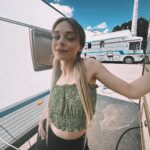 Anastasia Krylova Instagram - Проводница Светлана поезда Сочи-Москва, сказала, что с такими данными мне надо в Голливуд. Ок. Понял. Принял. Образ @liatunik @daria_mezhenina #анастасиякрылова