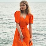 Anastasia Krylova Instagram - Ярко и по-летнему? Да, мне тоже нравится 😎🌸 Все образы на фото – из новой коллекции @ostin_official. Стильные новинки раскрывают внутреннюю красоту каждой девушки и заряжают летним настроением ☀️ Кстати в этом месяце O’STIN отмечает день рождения – уже 20 лет в России 🤪☀️ Делитесь своими классными летними образами от O’STIN и обязательно ставьте хэштег #OSTINLOOK А еще весь июнь можно участвовать в игре Forever young от бренда. Для этого скачивайте приложение O'STIN и следите за объявлением победителей в прямых эфирах ВКонтакте. Тысячи подарков для всех участников уже ждут вас! 🎁 Молодость и красота – в душе каждой из нас 🌸✨ #OSTIN20 #HappyBirthdayOSTIN