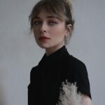 Anastasia Krylova Instagram - вы позвоните мне в четверг. может быть, в четверг я снова поверю в любовь. но, возможно, не в этот. четверг фото @harlley_anna