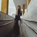 Anastasia Krylova Instagram - вышла за хлебом в @batnorton макияж @liatunik 🖤🤍 со мной ходила @cheraveraa #анастасиякрылова