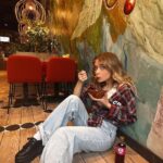 Anastasia Krylova Instagram - Внимание ! ‼️ Анастасия Крылова была множество раз замечена подписчиками в ресторане «Теремок»! @teremok_ru ЖАДНО ела блин «Морской богатырь», запивая ухой из форели 🫢 Да! Да! 😂 Это я❤️🙌🏻 Хлебом меня не корми, дай съесть блин !)😂 Я просто люблю когда полезно и когда вкусно!) 😊 А теперь «Теремок» – это еще и комфортные, красивые заведения, куда приятно придти вкусно поесть и провести время с друзьями или семьей. В новых «Теремках» много живых растений, мягкая мебель и уникальные интерьеры: ни один ресторан полностью не повторяет другой☘️ У «Теремка» я люблю все: блины с разными начинками, супы, салаты, домашние обеды, вегетарианские блюда🥦 И важное !!!!!‼️ В «Теремке» авторская кухня, готовят все только под заказ, не используют замороженные полуфабрикаты и консерванты. ☝🏻Поэтому, друзья, встретимся в Теремке ☀️🌸❤️ Мой самый-самый любимый блин «Морской богатырь» А у тебя ?) @teremok_ru #ТеремокВкусно #анастасиякрылова