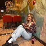Anastasia Krylova Instagram - Внимание ! ‼️ Анастасия Крылова была множество раз замечена подписчиками в ресторане «Теремок»! @teremok_ru ЖАДНО ела блин «Морской богатырь», запивая ухой из форели 🫢 Да! Да! 😂 Это я❤️🙌🏻 Хлебом меня не корми, дай съесть блин !)😂 Я просто люблю когда полезно и когда вкусно!) 😊 А теперь «Теремок» – это еще и комфортные, красивые заведения, куда приятно придти вкусно поесть и провести время с друзьями или семьей. В новых «Теремках» много живых растений, мягкая мебель и уникальные интерьеры: ни один ресторан полностью не повторяет другой☘️ У «Теремка» я люблю все: блины с разными начинками, супы, салаты, домашние обеды, вегетарианские блюда🥦 И важное !!!!!‼️ В «Теремке» авторская кухня, готовят все только под заказ, не используют замороженные полуфабрикаты и консерванты. ☝🏻Поэтому, друзья, встретимся в Теремке ☀️🌸❤️ Мой самый-самый любимый блин «Морской богатырь» А у тебя ?) @teremok_ru #ТеремокВкусно #анастасиякрылова