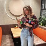Anastasia Krylova Instagram - Внимание ! ‼️ Анастасия Крылова была множество раз замечена подписчиками в ресторане «Теремок»! @teremok_ru ЖАДНО ела блин «Морской богатырь», запивая ухой из форели 🫢 Да! Да! 😂 Это я❤️🙌🏻 Хлебом меня не корми, дай съесть блин !)😂 Я просто люблю когда полезно и когда вкусно!) 😊 А теперь «Теремок» – это еще и комфортные, красивые заведения, куда приятно придти вкусно поесть и провести время с друзьями или семьей. В новых «Теремках» много живых растений, мягкая мебель и уникальные интерьеры: ни один ресторан полностью не повторяет другой☘️ У «Теремка» я люблю все: блины с разными начинками, супы, салаты, домашние обеды, вегетарианские блюда🥦 И важное !!!!!‼️ В «Теремке» авторская кухня, готовят все только под заказ, не используют замороженные полуфабрикаты и консерванты. ☝🏻Поэтому, друзья, встретимся в Теремке ☀️🌸❤️ Мой самый-самый любимый блин «Морской богатырь» А у тебя ?) @teremok_ru #ТеремокВкусно #анастасиякрылова