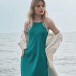 Anastasia Krylova Instagram - Ярко и по-летнему? Да, мне тоже нравится 😎🌸 Все образы на фото – из новой коллекции @ostin_official. Стильные новинки раскрывают внутреннюю красоту каждой девушки и заряжают летним настроением ☀️ Кстати в этом месяце O’STIN отмечает день рождения – уже 20 лет в России 🤪☀️ Делитесь своими классными летними образами от O’STIN и обязательно ставьте хэштег #OSTINLOOK А еще весь июнь можно участвовать в игре Forever young от бренда. Для этого скачивайте приложение O'STIN и следите за объявлением победителей в прямых эфирах ВКонтакте. Тысячи подарков для всех участников уже ждут вас! 🎁 Молодость и красота – в душе каждой из нас 🌸✨ #OSTIN20 #HappyBirthdayOSTIN