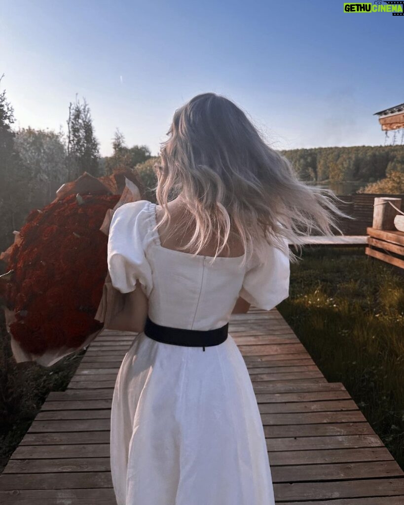 Anastasia Krylova Instagram - Да, принцесса ❤️❤️❤️ В этот день в платье от @charuel_official P.S и прекрасный дом villabitsa.ru