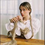 Anastasia Krylova Instagram - поцелуй. Стилист/Дизайнер @kosskoss_ Фотограф @mb_film_ Мейк/волосы @popovamakeup1 Локация @cultura.studio #анастасиякрылова