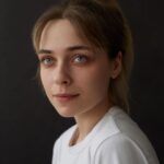 Anastasia Krylova Instagram - сделали с @harlley_anna фото без макияжа СОВСЕМ🫣, без фш наша задача была «как есть» макияж и всякие приблуды:))… очень меняют меня и я могу перевоплощаться в совершенно разные и противоположные образы) а мы хотели передать цвет моего коричневого пигмента вокруг глаз:) передать настоящий цвет глаз без фильтров, хотя за счёт света они меняются :) белые кончики моих ресниц, которых не видно, если не накрасить:) в общем, теперь, если вы увидите меня на улице без мейка, вы тоже меня узнаете 🫣😘🥰