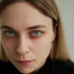 Anastasia Krylova Instagram - сделали с @harlley_anna фото без макияжа СОВСЕМ🫣, без фш наша задача была «как есть» макияж и всякие приблуды:))… очень меняют меня и я могу перевоплощаться в совершенно разные и противоположные образы) а мы хотели передать цвет моего коричневого пигмента вокруг глаз:) передать настоящий цвет глаз без фильтров, хотя за счёт света они меняются :) белые кончики моих ресниц, которых не видно, если не накрасить:) в общем, теперь, если вы увидите меня на улице без мейка, вы тоже меня узнаете 🫣😘🥰