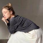 Anastasia Krylova Instagram - вчера было холодно… но так тепло от нашей съемки Фотограф @samegviny Мэйк и укладка @loveykaamua Стилист @sin.stylist #анастасиякрылова