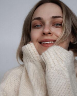 Anastasia Krylova Instagram - Глянула свой инстаграм, по моему скромный инстаграм, по сравнению с молодыми блогерами или публичными людьми. и в кино у меня дублёры… ну что за скромняшка☺️ 
P.S жду хейтеров 

Фото @shesterrnina 
#анастасиякрылова #актриса