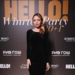 Anastasia Krylova Instagram - Это я стою на HELLO party и не понимаю, почему моя песня «Полюбила пацана» не получила премию. А потом вспомнила, что песня еще не вышла🙃 А выйдет 26 января😉🤍❤️ P.S. Олды на моей страничке знают, что песня написана летом и не имеет ничего общего с нашумевшим сериалом ) #анастасиякрылова #актриса #певица