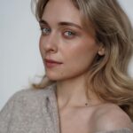 Anastasia Krylova Instagram - уютное осеннее настроение…. Фотограф @samegviny Мэйк и укладка @loveykaamua Стилист @sin.stylist #анастасиякрылова #актриса