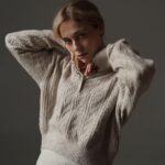 Anastasia Krylova Instagram - уютное осеннее настроение…. Фотограф @samegviny Мэйк и укладка @loveykaamua Стилист @sin.stylist #анастасиякрылова #актриса
