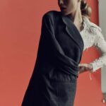Anastasia Krylova Instagram - постоянна в непостоянстве девочки, вы прекрасны! спасибо ! Фотограф @samegviny Мэйк и укладка @loveykaamua Стилист @sin.stylist #анастасиякрылова #актриса