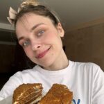 Anastasia Krylova Instagram - зашла в свой инстаграм и думаю, что за идеальная страничка, что за дама-мадама 😃 И решила разбавить этот перфекционизм фотографиями, которые я каждый день отправляю своим близким в разных ситуациях моей жизни. Их очень много, в разном состоянии, а это только маленькая часть. Наверно, если бы я вела лайф-блог своей жизни это было бы интересненько)))) Но мне, кажется, это немного не мое) #анастасиякрылова Какая фотка больше понравилась ?😂