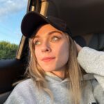 Anastasia Krylova Instagram - зашла в свой инстаграм и думаю, что за идеальная страничка, что за дама-мадама 😃 И решила разбавить этот перфекционизм фотографиями, которые я каждый день отправляю своим близким в разных ситуациях моей жизни. Их очень много, в разном состоянии, а это только маленькая часть. Наверно, если бы я вела лайф-блог своей жизни это было бы интересненько)))) Но мне, кажется, это немного не мое) #анастасиякрылова Какая фотка больше понравилась ?😂