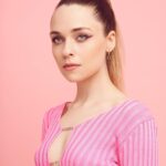 Anastasia Krylova Instagram - Спасибо за фото @eremeev.photo спонтанно встретились и зафиксировали розовое настроение 😌 Информация для кастинг директоров и людей связанных в кино. Пока я работаю без агента. Теперь я буду очень тщательно подходить к выбору этого человека и не буду торопиться. Это так важно кто договаривается за тебя, говорить за тебя, как и каким тоном, правду или нет, с какой интонацией и своевременностью и т д. Понимает тебя, что ты хочешь и куда вы вместе движетесь, верит в тебя, почти так же как и ты в себя 🫣😌 Все предложения по кино на почту, указанную в шапке профиля. А я продолжаю работать не только в кино и театре, но и над песнями, которые вам нравится 🥹🥰 #анастасиякрылова мейк прекрасной @polinadrozd_makeup