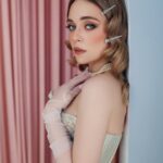 Anastasia Krylova Instagram - мне был понятен этот образ с первой минуты. Так буду ходить теперь…🫣😂❤️ Спасибо за невероятную съемку и крутую атмосферу ❤️❤️❤️ трем красивым и талантливым нимфам 😌 @akulovak @avdastyle_ @mybeauty_territory #анастасиякрылова